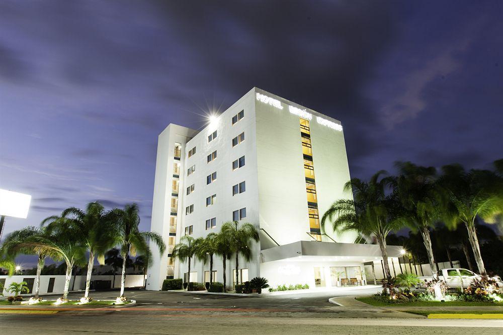 Mision Express Monterrey Aeropuerto La Fe Hotel Apodaca Bagian luar foto
