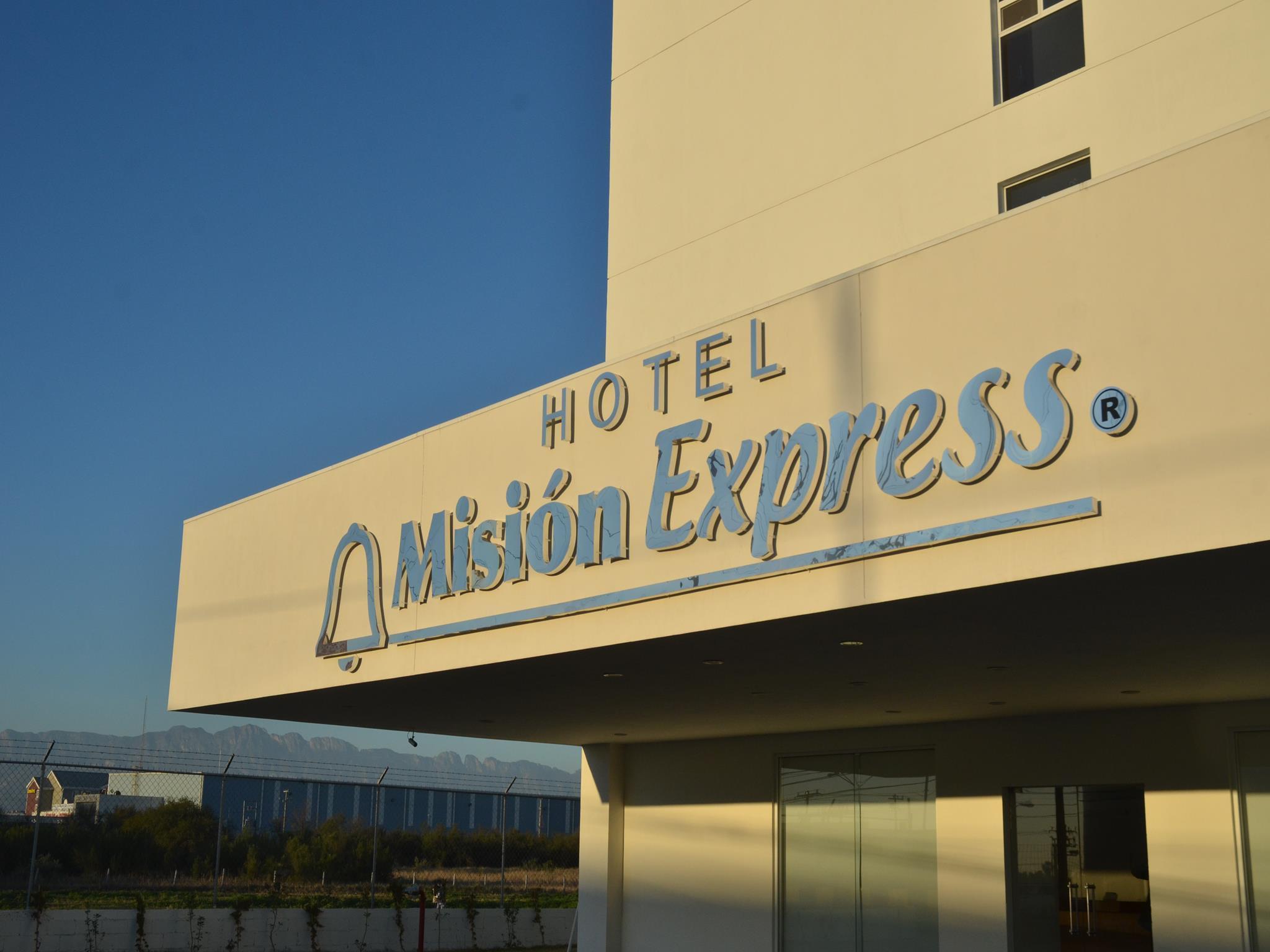 Mision Express Monterrey Aeropuerto La Fe Hotel Apodaca Bagian luar foto